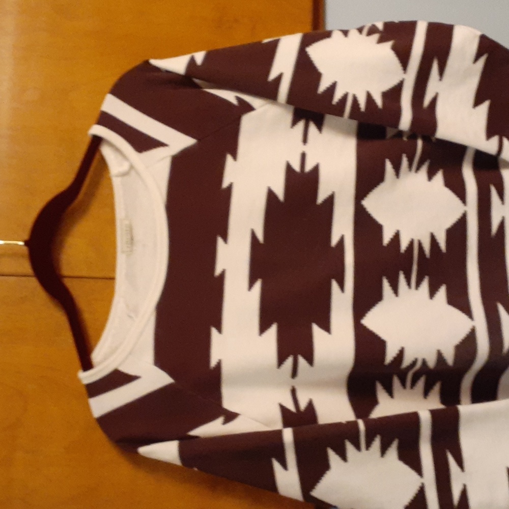 Forever 21 aztec print sweatshirt  size medium-large